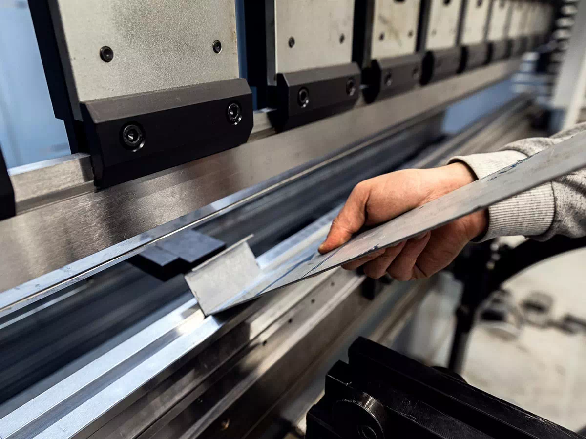 Lavorazione-di-un-componente-in-metallo-in-conto-terzi-presso-RF-Carpenteria-Srl-Mantova-e-Verona Lavorazione di un componente in metallo in conto terzi presso RF Carpenteria Srl Mantova e Verona