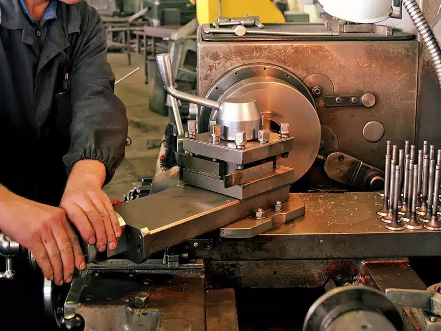 Produzione di componenti sostitutivi per macchinario industriale Verona